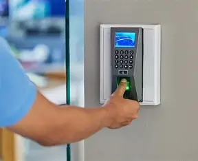 Commercial locksmith