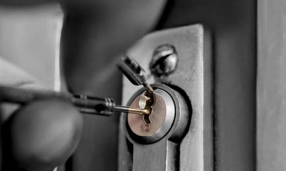 Safe lockout service